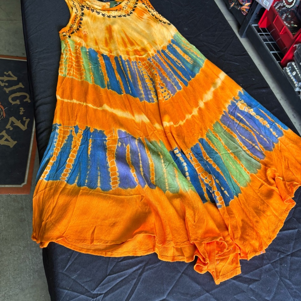 Tie-Dye Sleeveless Boho Dress – Flowy & Vibrant - Picture 6 of 9